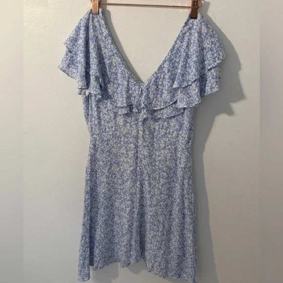 Altar’s State babydoll dress size SMALL light blue with white floral print v-cut - Picture 2 of 5